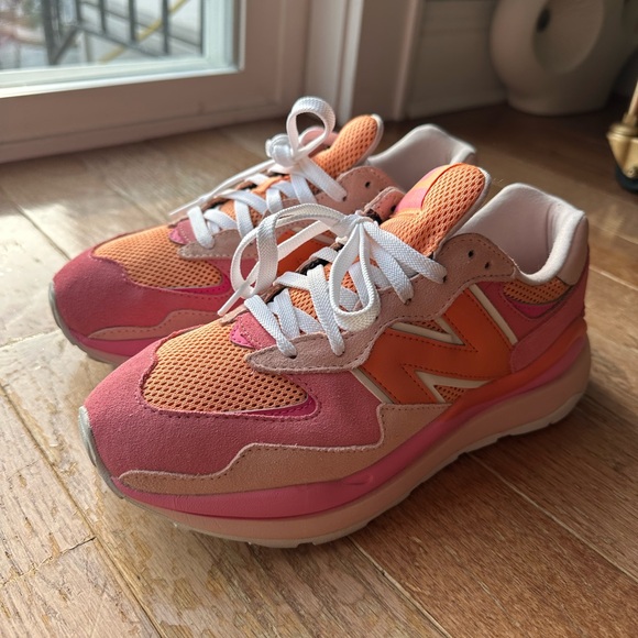 Women’s New Balance 57/40 Valentine’s Day - Picture 12 of 15